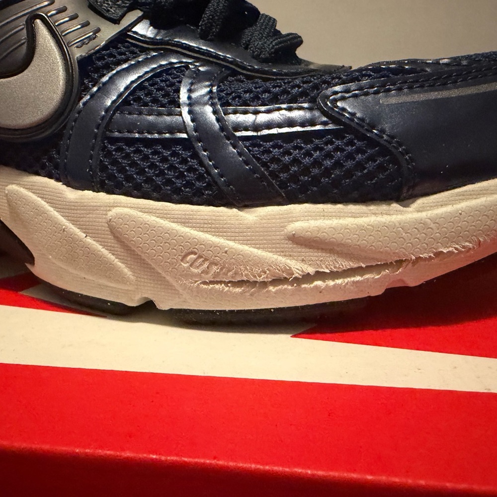 Nike Men’s Navy and Light Gray Athletic Sneakers - Picture 7 of 7